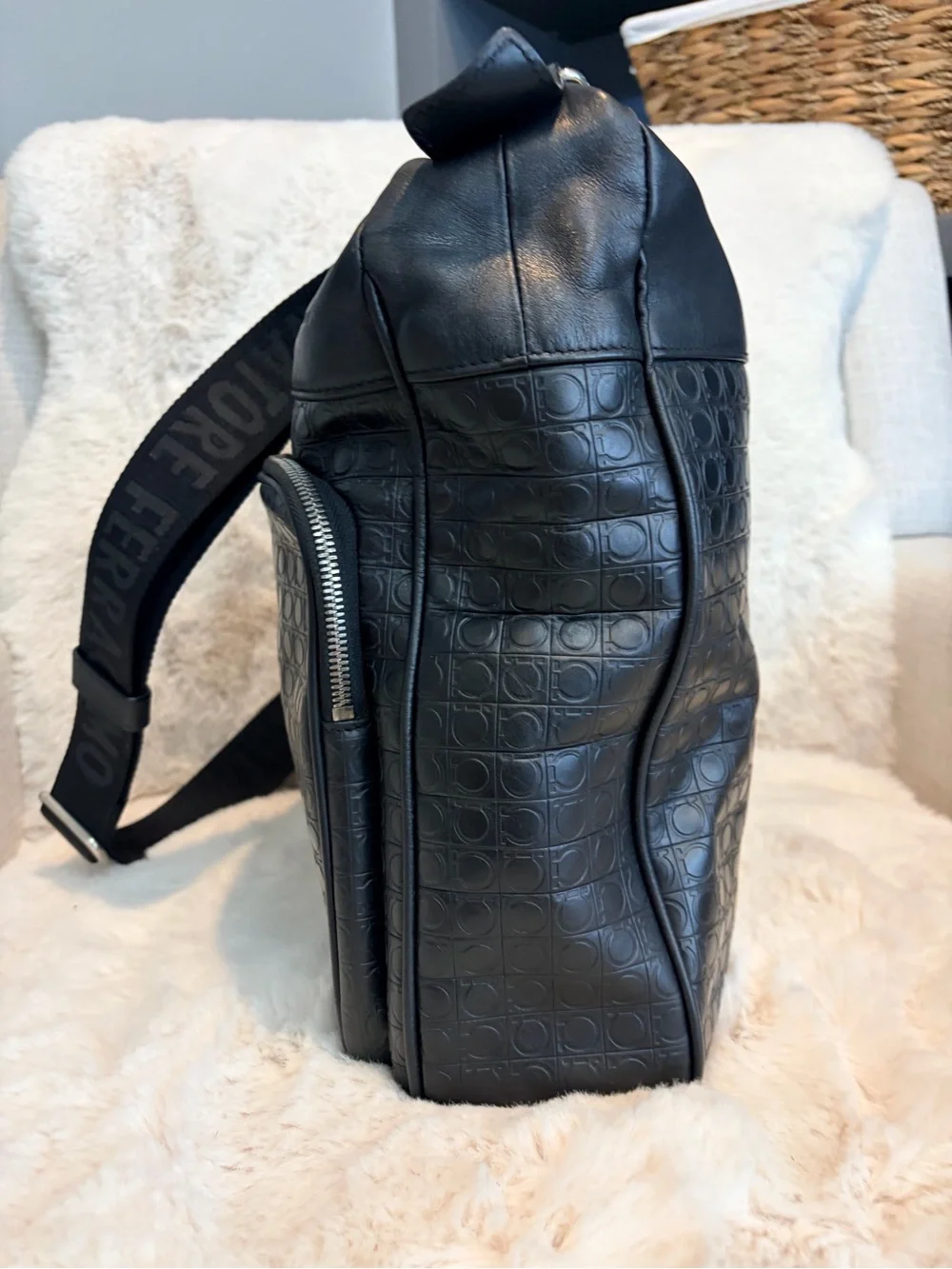 Salvatore Ferragamo Large Gancini Black Leather Messenger Crossbody Bag - Picture 5 of 14